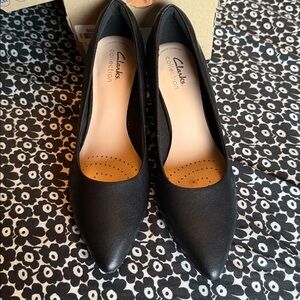 Clarks Black Leather Pumps NIB Size 7M